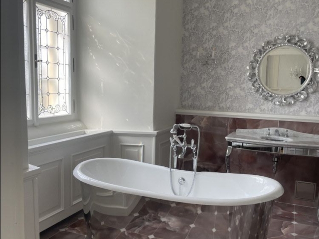 chateau-peruc-bathroom