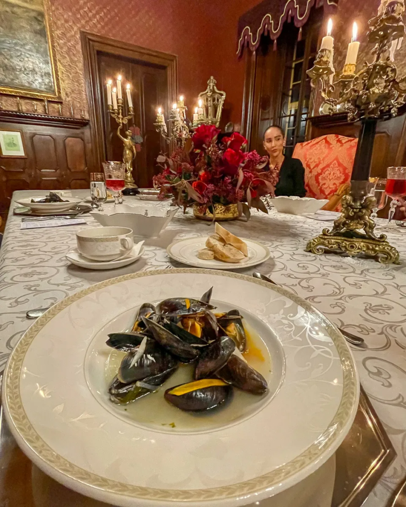 Moules au vin blanc served as one course of the private chateau dinner.